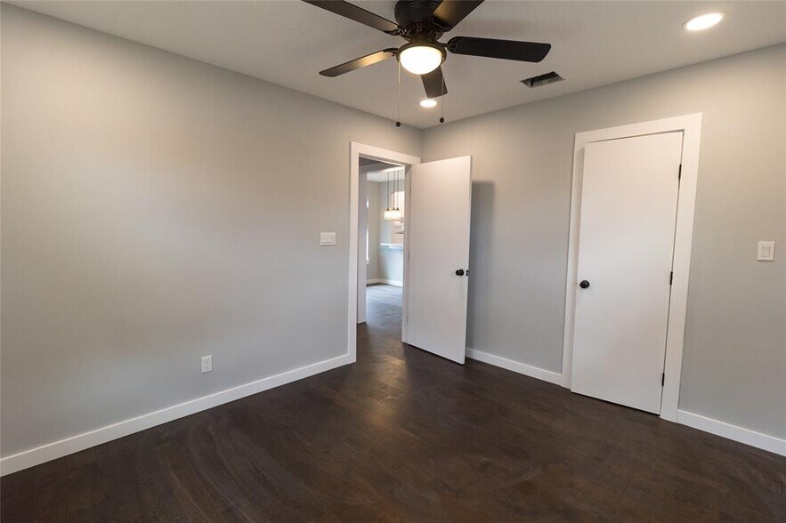 Building Photo - 7652 Teesdale Dr