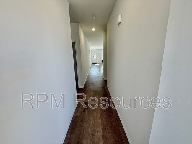 Building Photo - 10401 Little Blue Ln