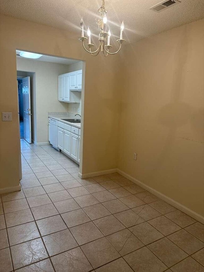 Building Photo - 11230 Centway Park Dr