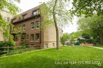 Building Photo - Spacious Updated Vintage 3 Bedroom Apartme...