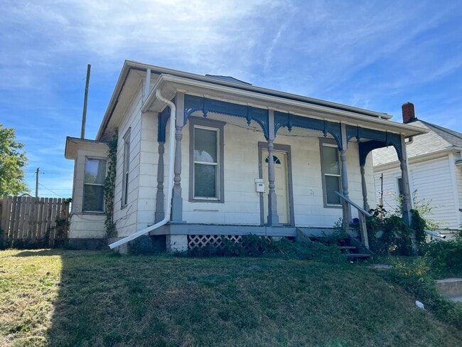 Building Photo - Charming & Spacious 2-Bedroom Home with Private Backyard and Garage Parking