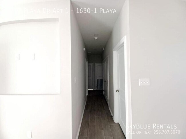 Building Photo - 1630 Playa Dr