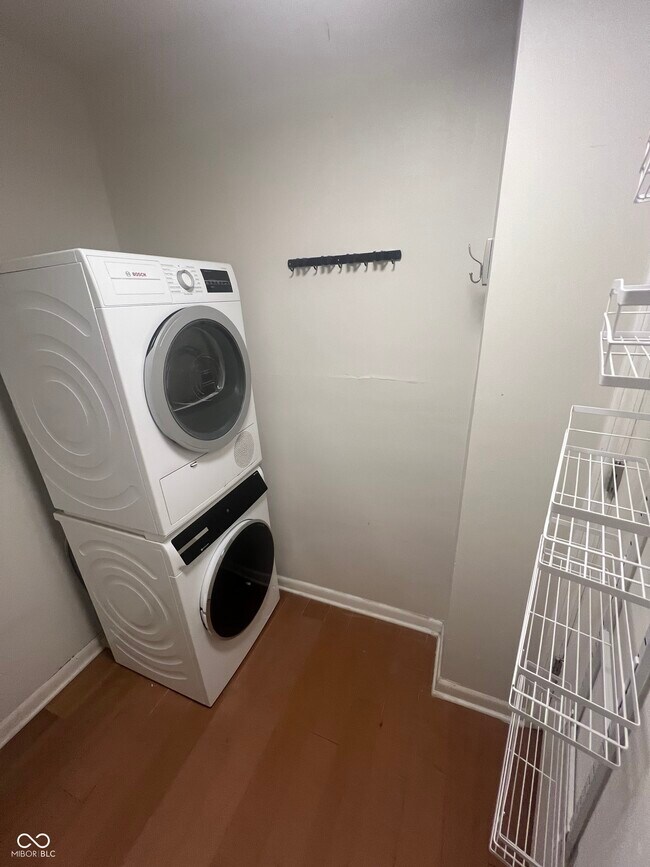 Building Photo - 3965 N Meridian St