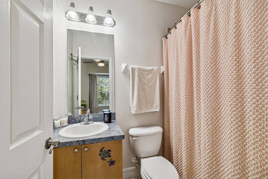 Third floor bathroom - 4543 Bay Spring Ct