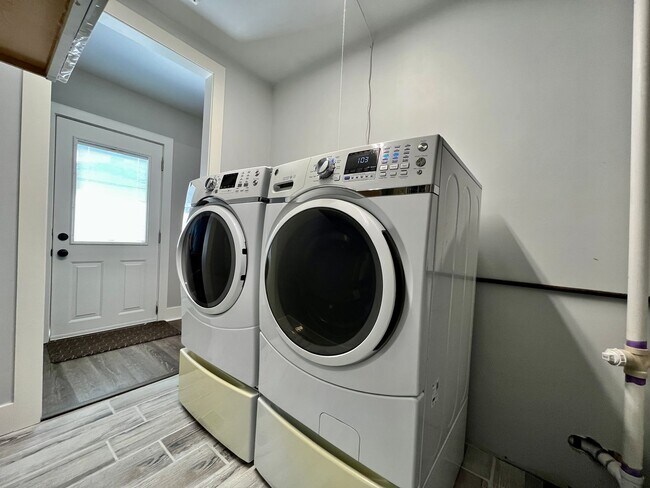 Building Photo - Quaint 4 Bedroom furnished Ranch Home in Mason Ohio