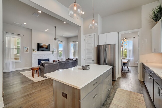 Building Photo - 6205 Seville Dr