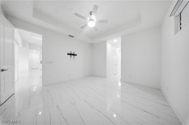 Building Photo - 1124 NE 35th Ln