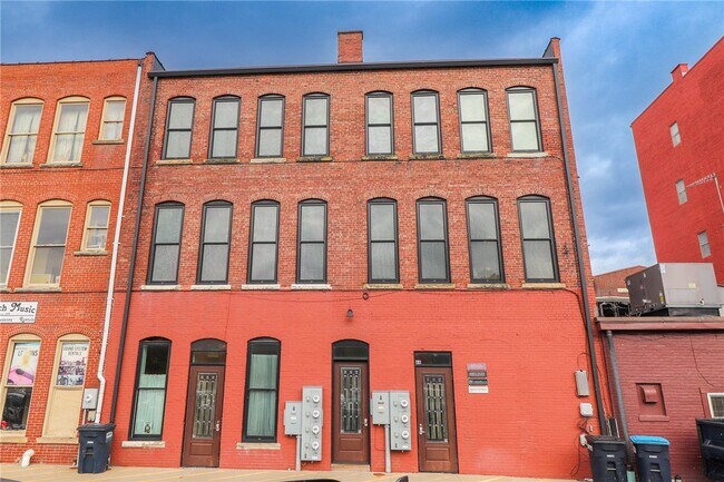 Building Photo - 64 E Market St