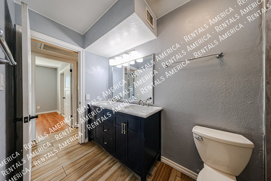 Building Photo - 15851 N 23rd St