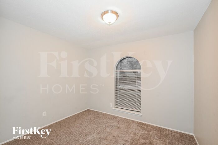 Building Photo - 6333 Fallbrook Dr