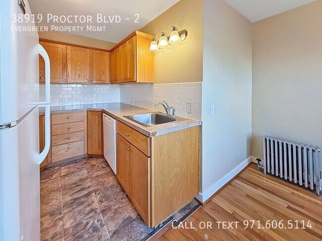 Building Photo - 38919 Proctor Blvd