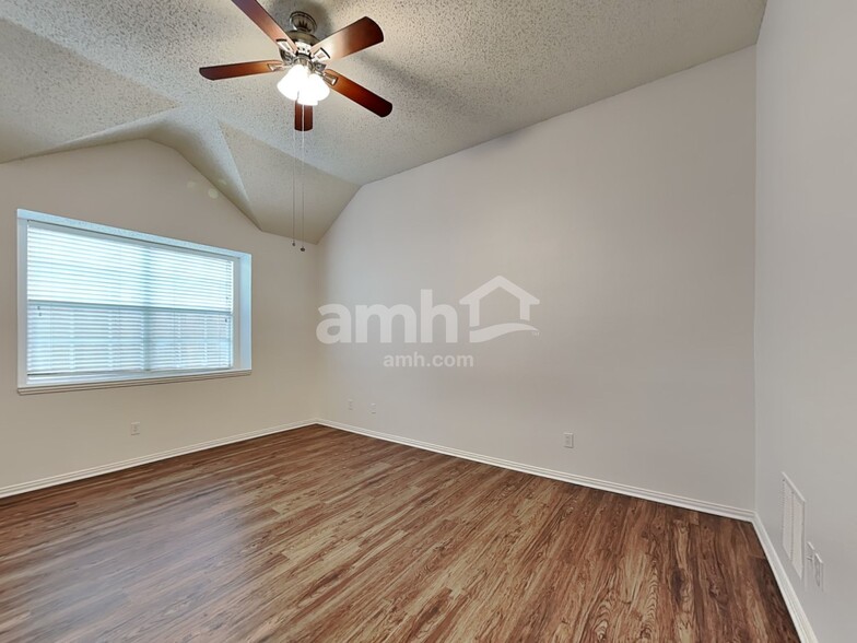 Building Photo - 4504 Highlands Dr