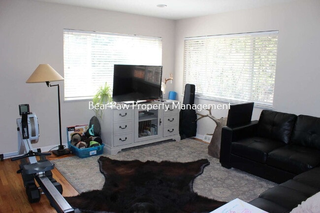 Building Photo - Cute Home in Near Downtown Evergreen!