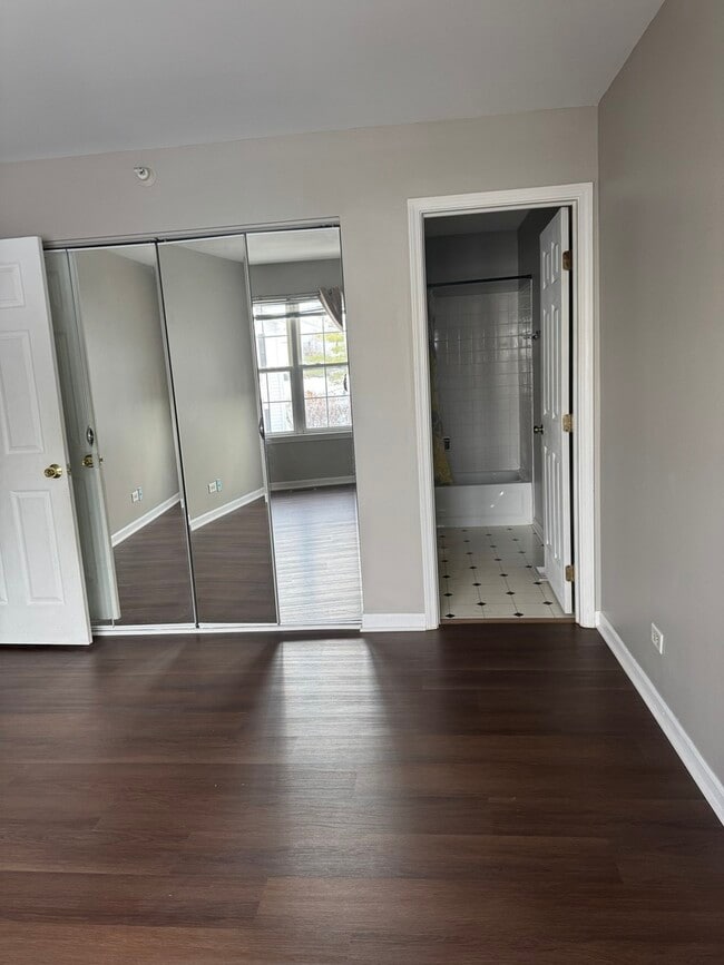 Building Photo - 1349 Orleans Dr