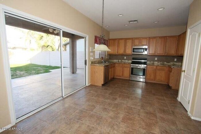 Building Photo - 14300 W Weldon Ave