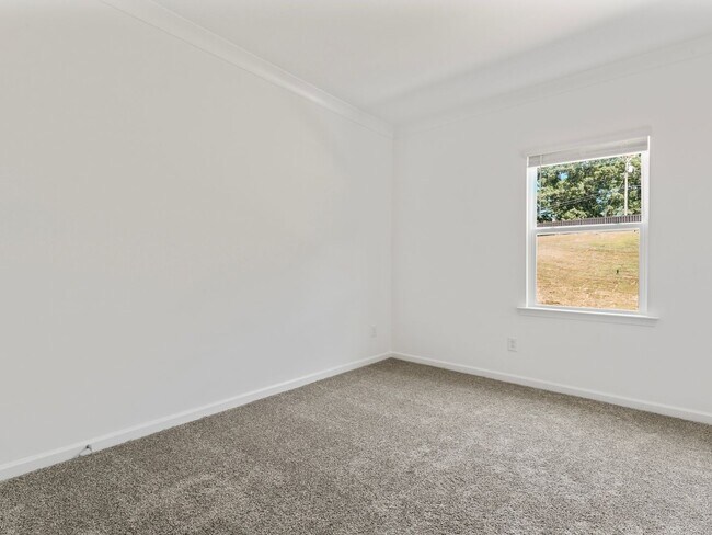 Building Photo - 5 Bed + 3 Bath Single Family Home in Charl...