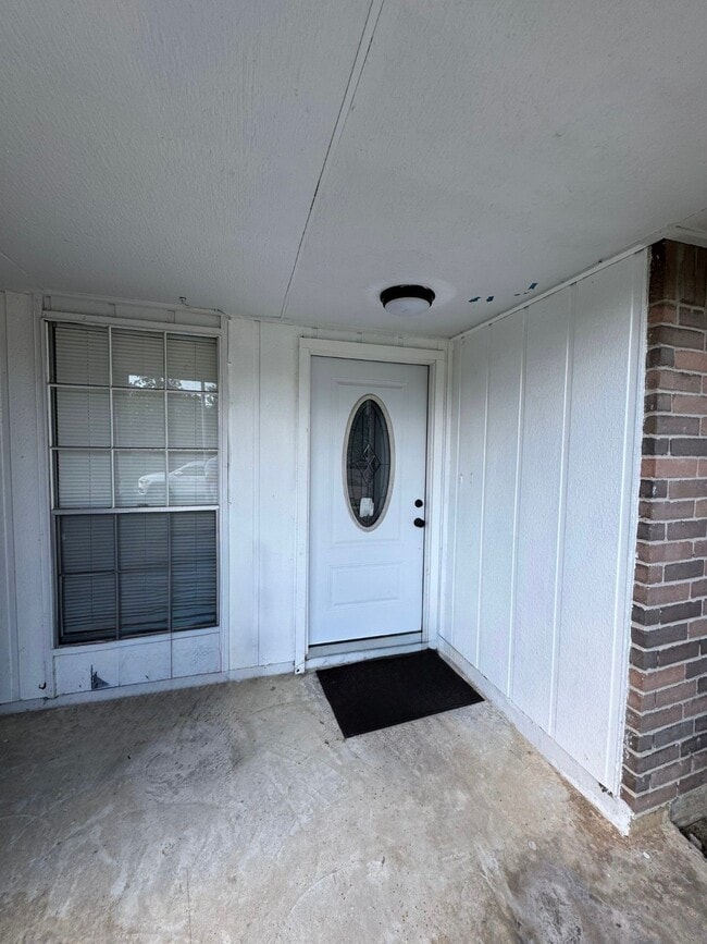 Building Photo - 19242 Woodglen Dr