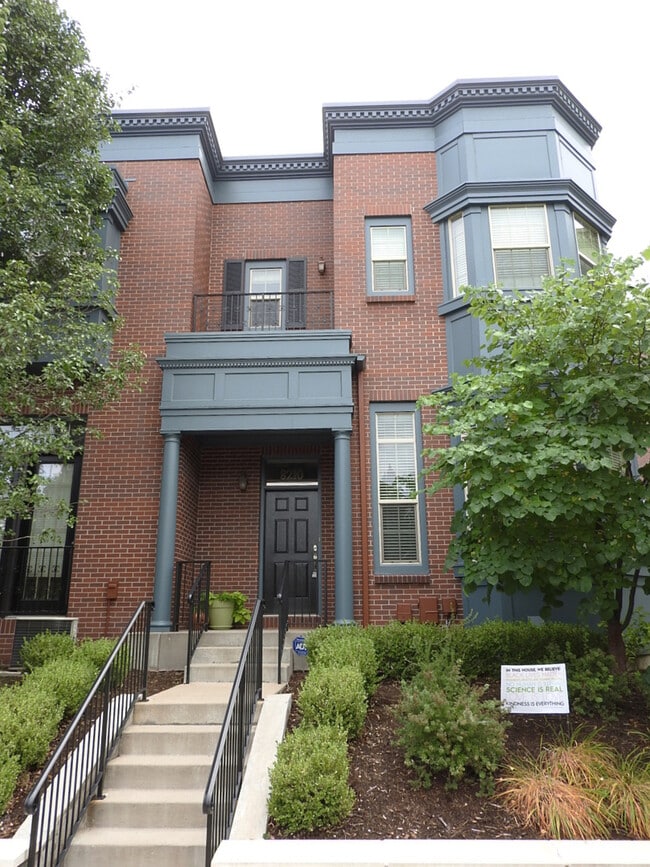 Building Photo - Central Park Home For Rent! Corner Unit!