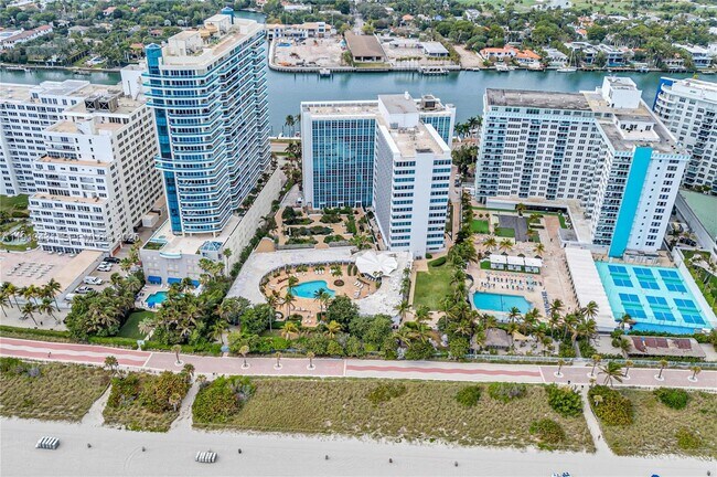 Building Photo - 5055 Collins Ave