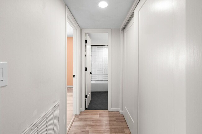 Building Photo - 6175 S Mirror Lake Dr