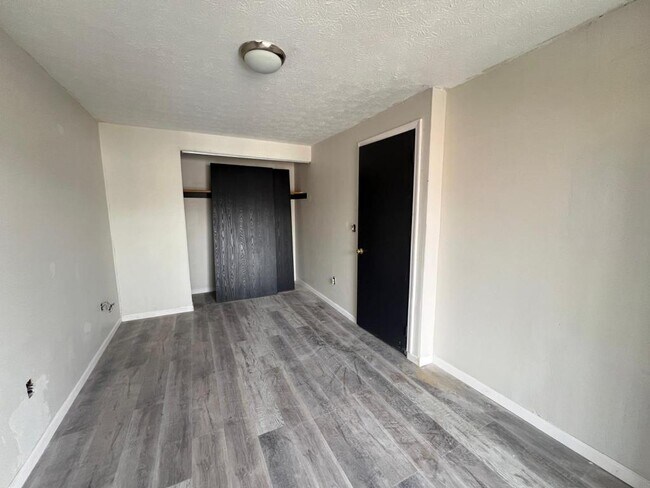 Building Photo - 93 W 9th Ave