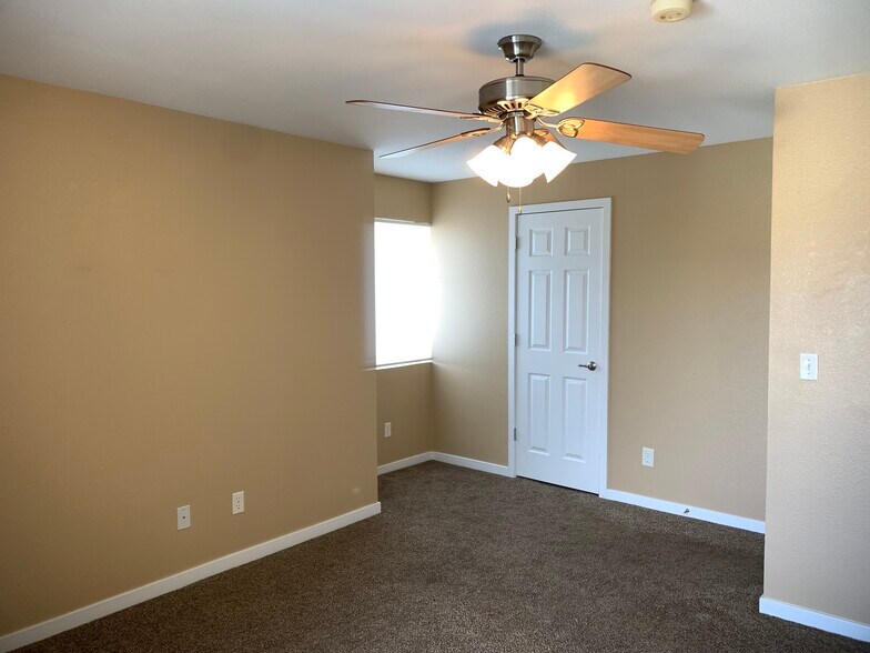 Building Photo - 33 S Boulder Cir