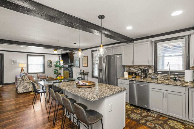 Building Photo - 1302 Ardee Ave