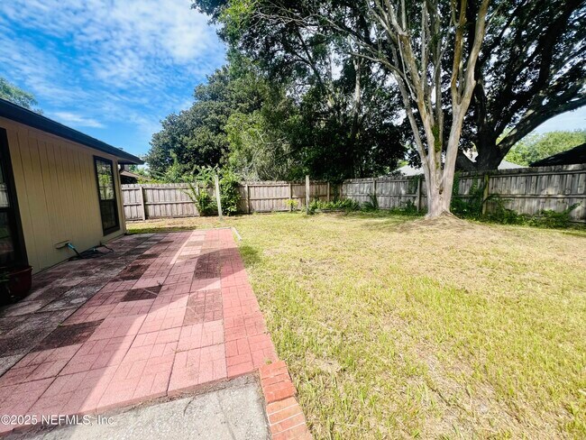 Building Photo - 8456 Bandera Cir W