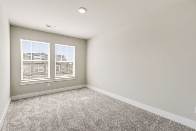 Building Photo - Craftsman 3BD Townhome Near Downtown Greenville | Garage + Granite Kitchen