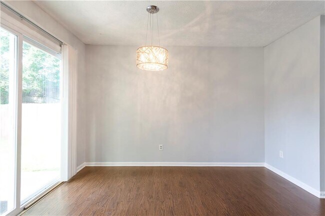 Building Photo - 1441 Springleaf Cir SE