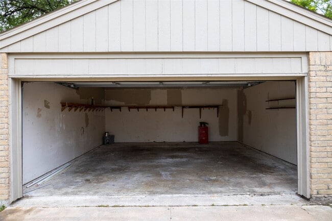 Building Photo - 16714 Britford