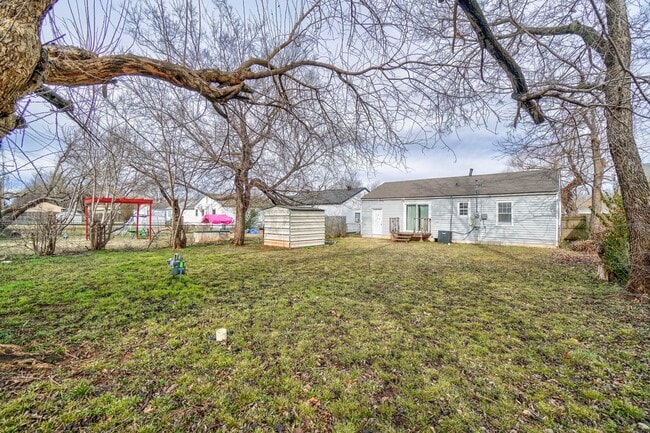 Building Photo - 3 Bed 1 Bath in Del City!