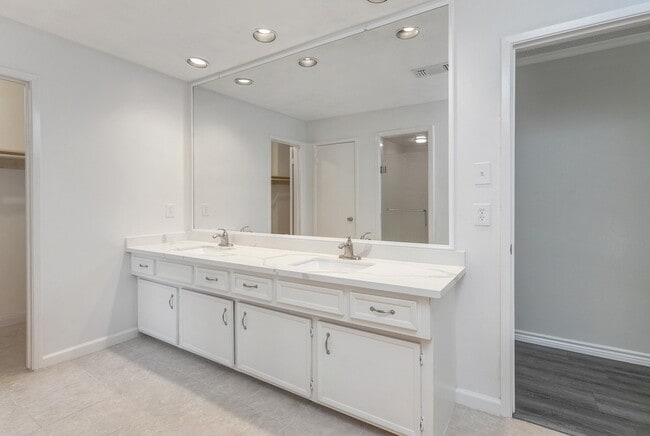 Building Photo - 4011 Flint Creek Dr