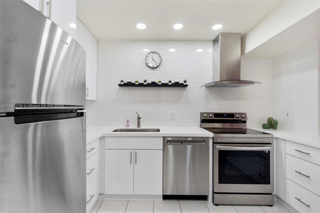 Building Photo - 2401 S Ocean Dr