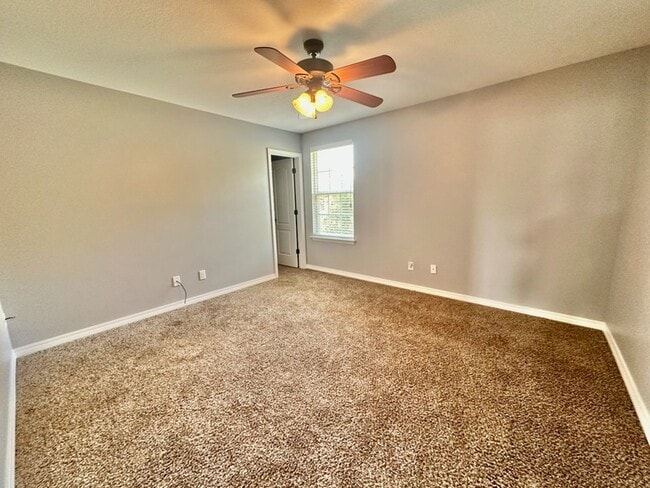 Building Photo - 240 Water Oaks Loop