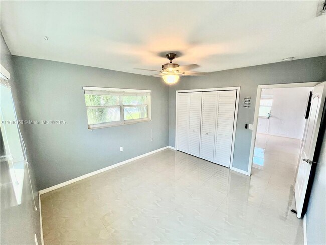 Building Photo - 3135 SW 64th Ave
