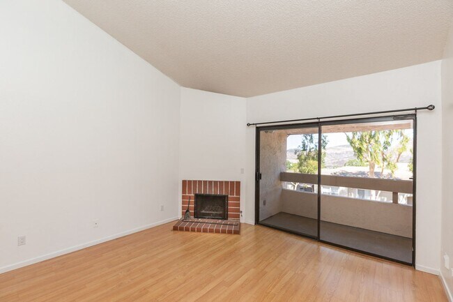 Building Photo - !!! CHARMING 2/2 CONDO WITH 2 CAR GARAGE I...