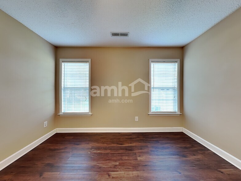 Building Photo - 125 Fiddlers Run Ct