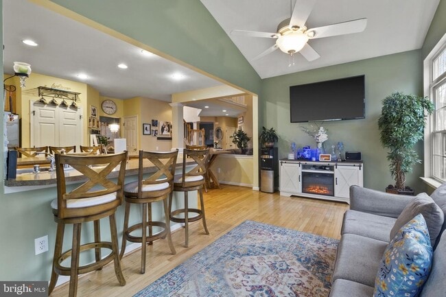 Building Photo - 144 Edgar Rd