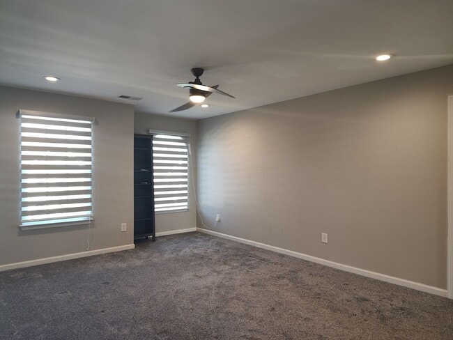 Building Photo - Georgeous 3 bedroom, 2.5 bathroom home located in the Stafford at Longtree community!