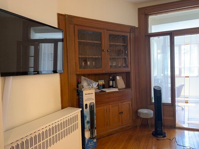 Building Photo - 907 Beacon St