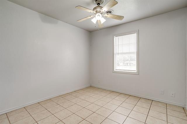 Building Photo - 109 NE Cindy Ln