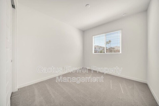 Building Photo - 6946 W Buckhorn Trail