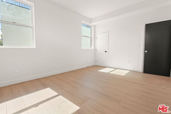 Building Photo - 2133 S Longwood Ave