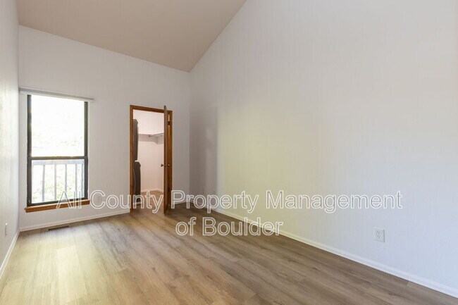 Building Photo - 5056 Buckingham Rd