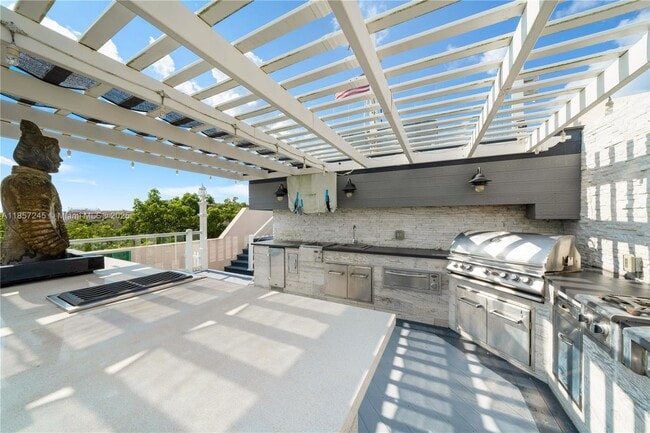 Building Photo - 6100 Paradise Point Dr