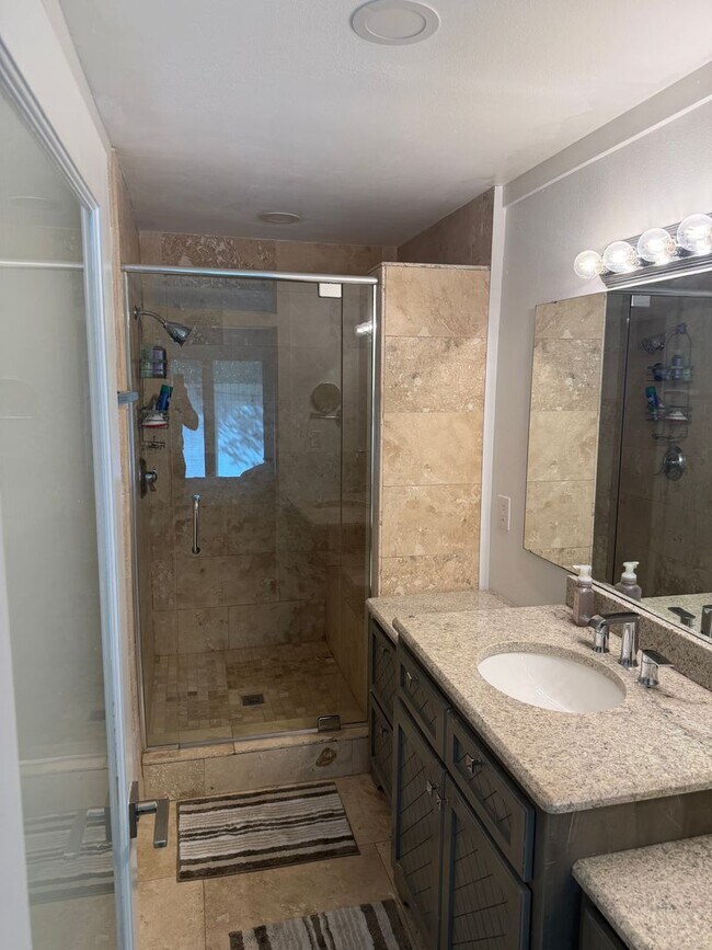 Building Photo - Stunning Updated 3 Bedroom in Fort Walton Beach!