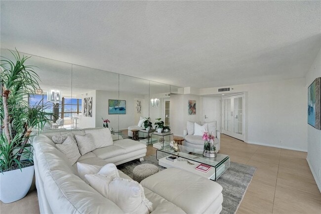 Building Photo - 3500 Mystic Pointe Dr