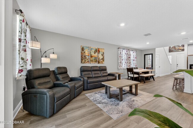 Building Photo - 284 Links Ter Blvd