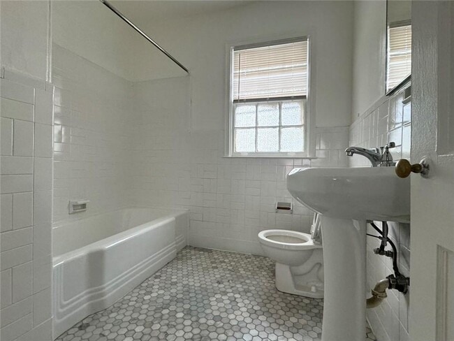 Building Photo - 72 Delmont Dr NE